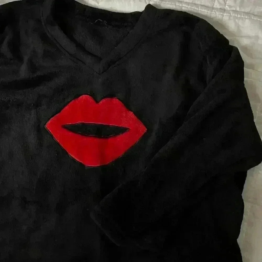 Y2K Black micro fleece sweater Just Love women’s 3xl red lips graphic front - Picture 2 of 4